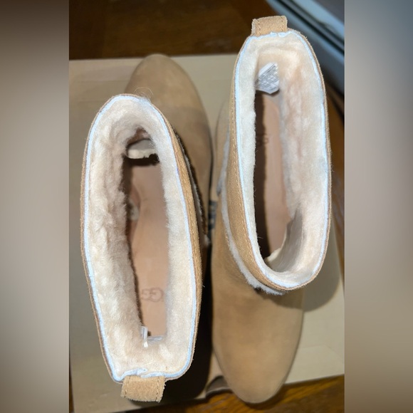 UGG ~ Kasen II Suede Boots (# 1095049) in Chestnut - Picture 10 of 15